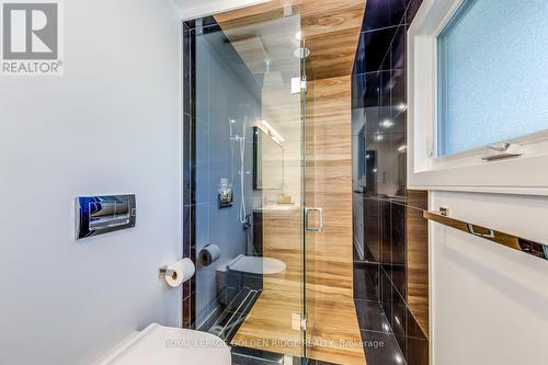 2220 Elmhurst Avenue, Oakville (Eastlake), ON - Indoor Photo Showing Bathroom