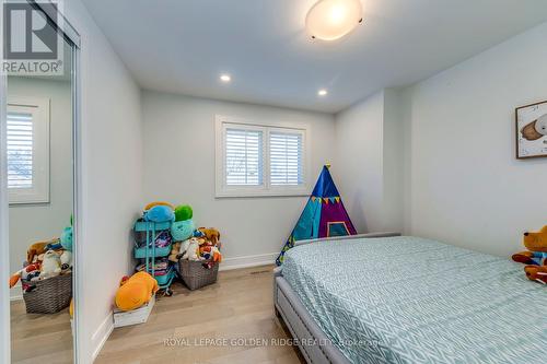 2220 Elmhurst Avenue, Oakville (Eastlake), ON - Indoor Photo Showing Bedroom