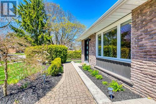 2220 Elmhurst Avenue, Oakville (Eastlake), ON - Outdoor