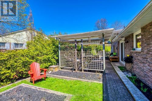 2220 Elmhurst Avenue, Oakville (Eastlake), ON - Outdoor