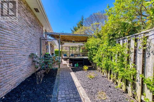 2220 Elmhurst Avenue, Oakville (Eastlake), ON - Outdoor