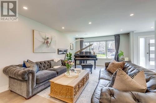 2220 Elmhurst Avenue, Oakville (Eastlake), ON - Indoor Photo Showing Living Room