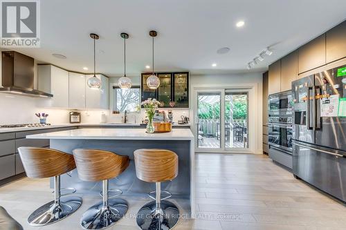 2220 Elmhurst Avenue, Oakville (Eastlake), ON - Indoor Photo Showing Kitchen With Upgraded Kitchen