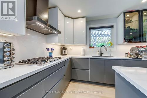 2220 Elmhurst Avenue, Oakville (Eastlake), ON - Indoor Photo Showing Kitchen With Upgraded Kitchen