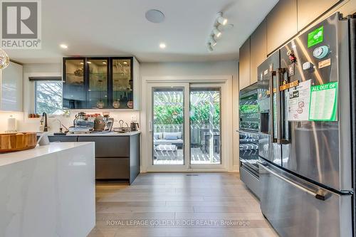 2220 Elmhurst Avenue, Oakville (Eastlake), ON - Indoor Photo Showing Kitchen With Upgraded Kitchen