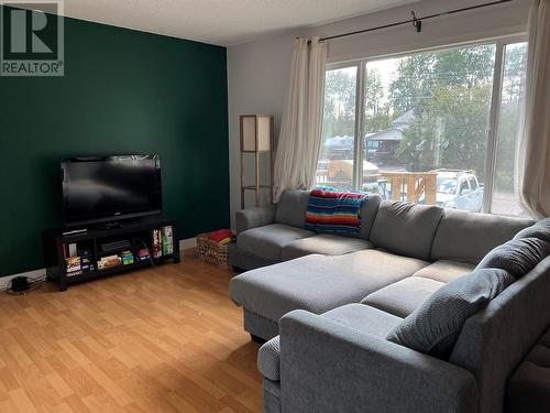 5216 42 Street Ne, Chetwynd, BC - Indoor Photo Showing Living Room