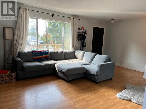 5216 42 Street Ne, Chetwynd, BC - Indoor Photo Showing Living Room