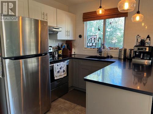 5216 42 Street Ne, Chetwynd, BC - Indoor Photo Showing Kitchen