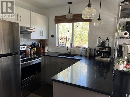 5216 42 Street Ne, Chetwynd, BC - Indoor Photo Showing Kitchen