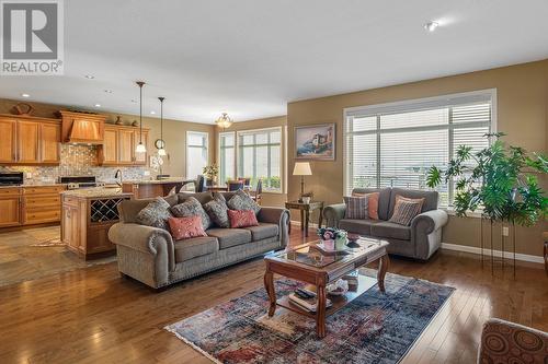 3242 Malbec Crescent, West Kelowna, BC - Indoor Photo Showing Living Room