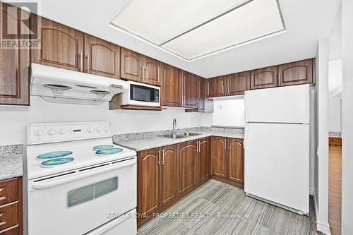 Lph -11 - 2460 Eglington Avenue E, Toronto (Eglinton East), ON - Indoor Photo Showing Kitchen With Double Sink