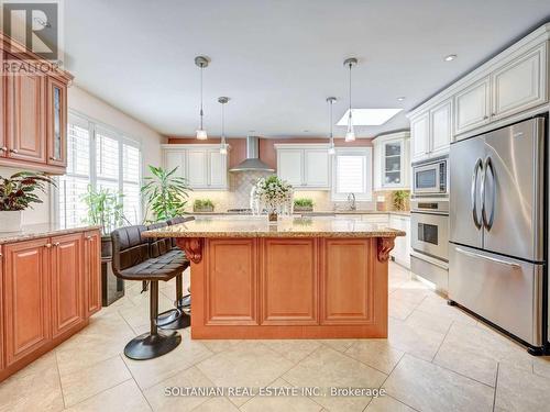 192 King Road, Richmond Hill (Oak Ridges), ON - Indoor Photo Showing Kitchen With Upgraded Kitchen