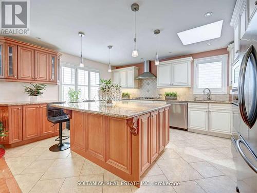 192 King Road, Richmond Hill (Oak Ridges), ON - Indoor Photo Showing Kitchen With Upgraded Kitchen