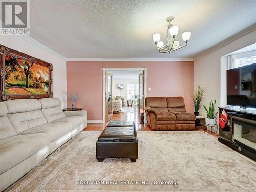 192 King Road, Richmond Hill (Oak Ridges), ON - Indoor Photo Showing Living Room