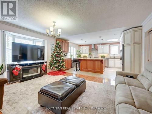 192 King Road, Richmond Hill (Oak Ridges), ON - Indoor Photo Showing Living Room