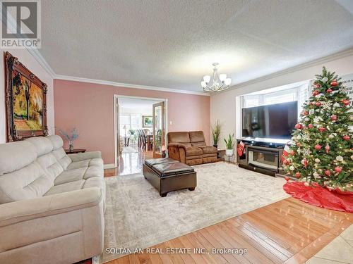 192 King Road, Richmond Hill (Oak Ridges), ON - Indoor Photo Showing Living Room