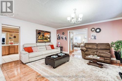 192 King Road, Richmond Hill (Oak Ridges), ON - Indoor Photo Showing Living Room