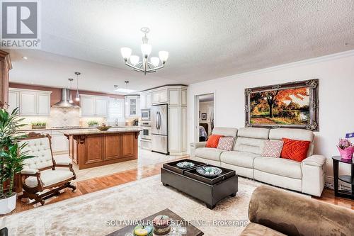 192 King Road, Richmond Hill (Oak Ridges), ON - Indoor Photo Showing Living Room