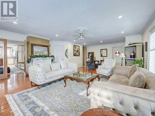 192 King Road, Richmond Hill (Oak Ridges), ON - Indoor Photo Showing Living Room