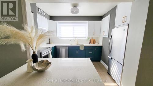 31 Permfield Path, Toronto (Etobicoke West Mall), ON - Indoor Photo Showing Kitchen