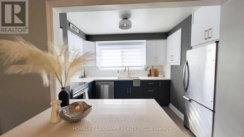 31 Permfield Path, Toronto (Etobicoke West Mall), ON - Indoor Photo Showing Kitchen