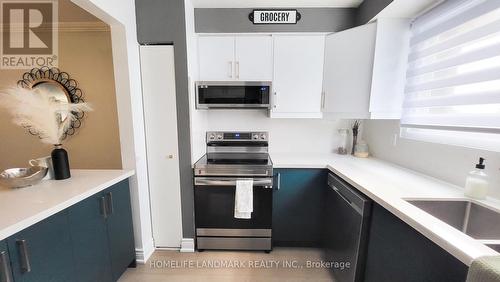 31 Permfield Path, Toronto (Etobicoke West Mall), ON - Indoor Photo Showing Kitchen