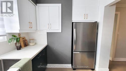 31 Permfield Path, Toronto (Etobicoke West Mall), ON - Indoor Photo Showing Kitchen