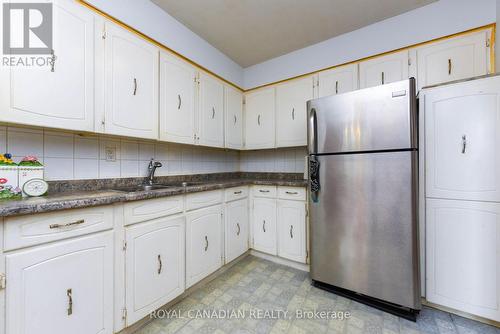 311 - 3577 Derry Road E, Mississauga (Malton), ON - Indoor Photo Showing Kitchen