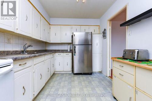 311 - 3577 Derry Road E, Mississauga (Malton), ON - Indoor Photo Showing Kitchen