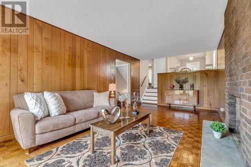 2440 Rosemary Drive, Mississauga, ON - Indoor Photo Showing Living Room