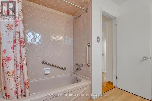 2440 Rosemary Drive, Mississauga (Erindale), ON - Indoor Photo Showing Bathroom