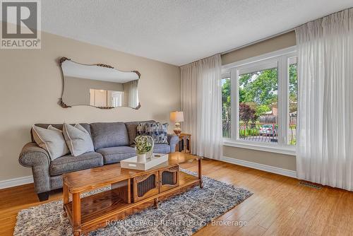 2440 Rosemary Drive, Mississauga (Erindale), ON - Indoor Photo Showing Living Room