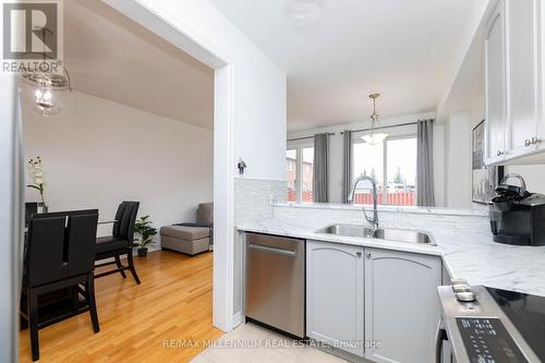 9 Pendulum Circle, Brampton (Sandringham-Wellington), ON - Indoor Photo Showing Kitchen With Double Sink