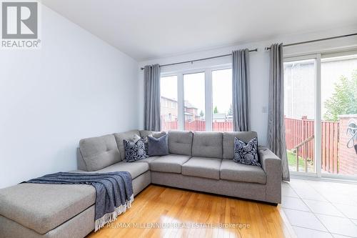 9 Pendulum Circle, Brampton (Sandringham-Wellington), ON - Indoor Photo Showing Living Room