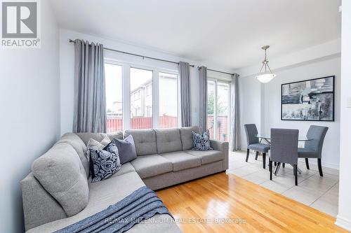 9 Pendulum Circle, Brampton (Sandringham-Wellington), ON - Indoor Photo Showing Living Room