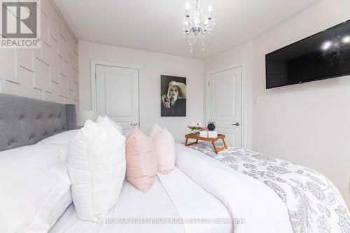 9 Pendulum Circle, Brampton (Sandringham-Wellington), ON - Indoor Photo Showing Bedroom