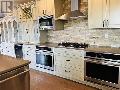 350 Westridge Drive, Williams Lake, BC - Indoor Photo Showing Kitchen With Upgraded Kitchen