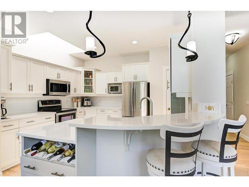 357 Quilchena Drive, Kelowna, BC - Indoor Photo Showing Kitchen With Upgraded Kitchen