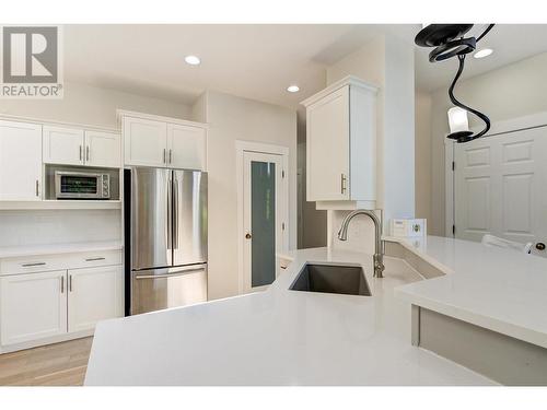 357 Quilchena Drive, Kelowna, BC - Indoor Photo Showing Kitchen