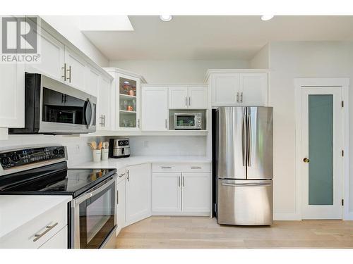 357 Quilchena Drive, Kelowna, BC - Indoor Photo Showing Kitchen