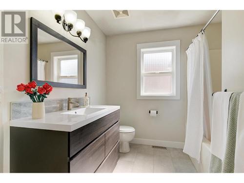 357 Quilchena Drive, Kelowna, BC - Indoor Photo Showing Bathroom