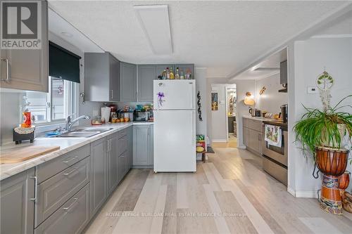 22 Inglewood Road, St. Catharines, ON - Indoor Photo Showing Kitchen