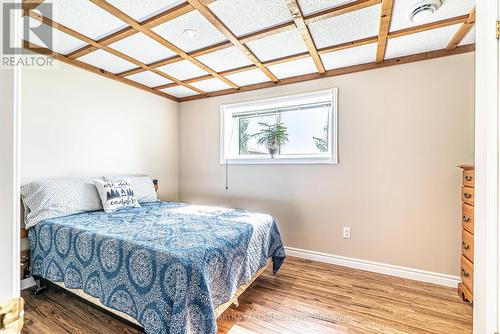 36 Riverside Drive, Kawartha Lakes, ON - Indoor Photo Showing Bedroom