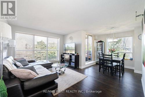 308 - 800 Sheppard Avenue W, Toronto (Bathurst Manor), ON - Indoor Photo Showing Living Room