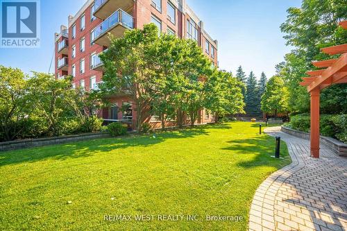 308 - 800 Sheppard Avenue W, Toronto (Bathurst Manor), ON - Outdoor