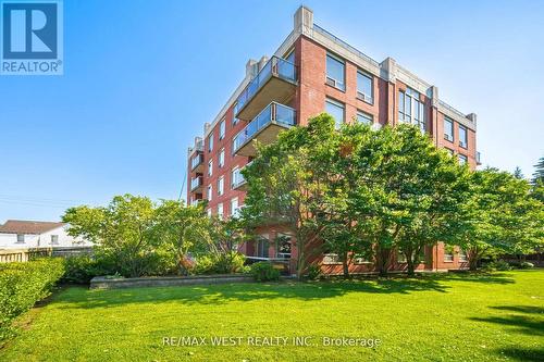 308 - 800 Sheppard Avenue W, Toronto (Bathurst Manor), ON - Outdoor