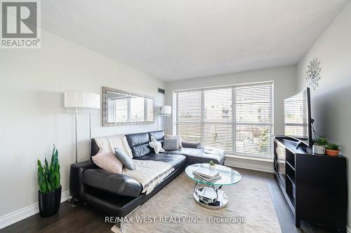 308 - 800 Sheppard Avenue W, Toronto (Bathurst Manor), ON - Indoor Photo Showing Living Room