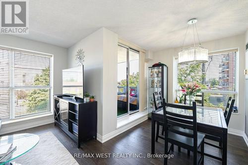 308 - 800 Sheppard Avenue W, Toronto (Bathurst Manor), ON - Indoor Photo Showing Dining Room