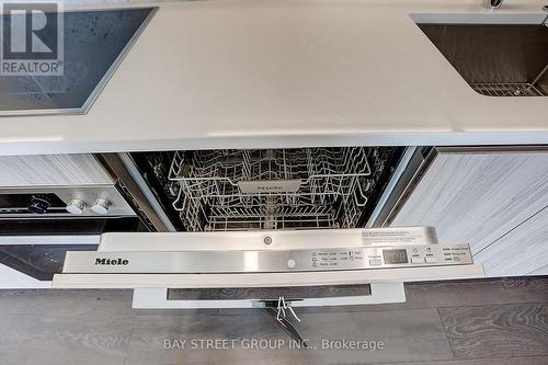 1106 - 85 Mcmahon Drive, Toronto (Bayview Village), ON - Indoor Photo Showing Kitchen