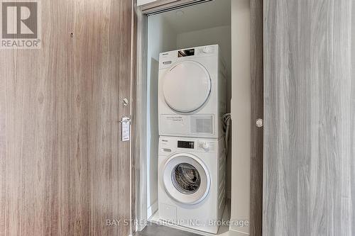 1106 - 85 Mcmahon Drive, Toronto (Bayview Village), ON - Indoor Photo Showing Laundry Room